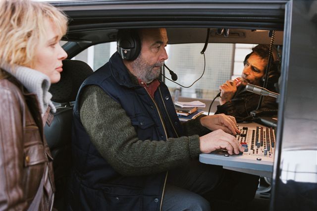 Still of Gérard Jugnot, Gérard Lanvin and Anne Marivin in Envoyés très spéciaux (2009)