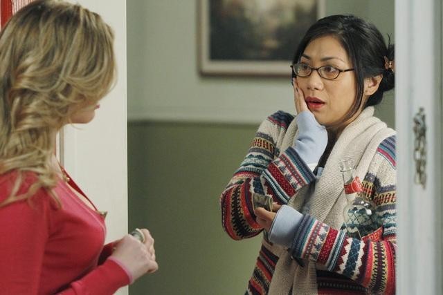 Still of Liza Lapira and Dreama Walker in Don't Trust the B---- in Apartment 23 (2012)