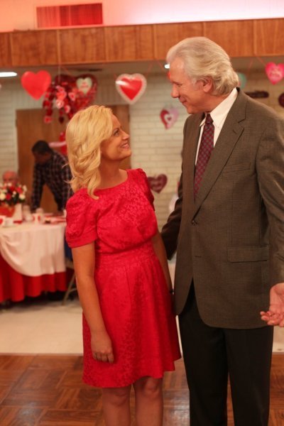 Still of John Larroquette and Amy Poehler in Parks and Recreation (2009)