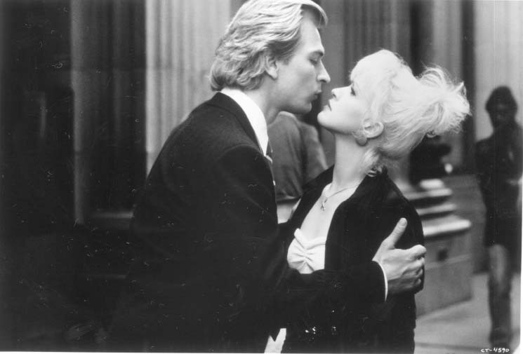 Still of Julian Sands and Cyndi Lauper in Vibes (1988)