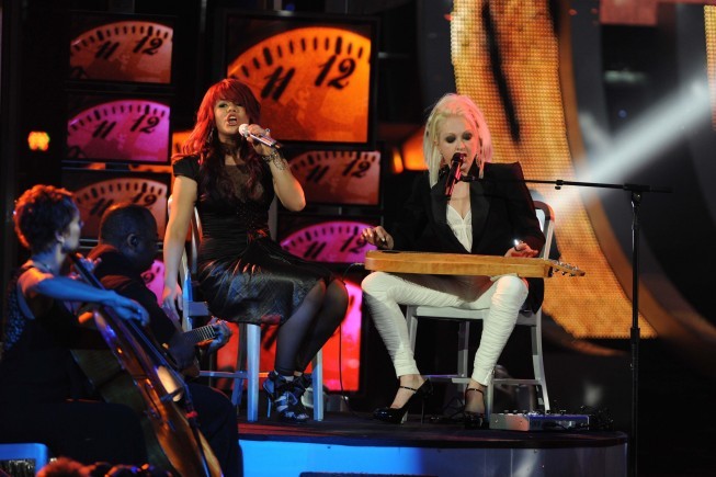 Still of Cyndi Lauper and Allison Iraheta in American Idol: The Search for a Superstar (2002)