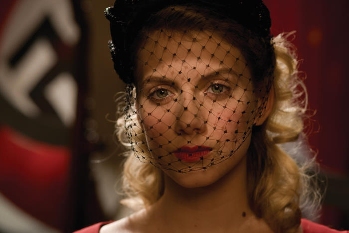 Still of Mélanie Laurent in Negarbingi sunsnukiai (2009)