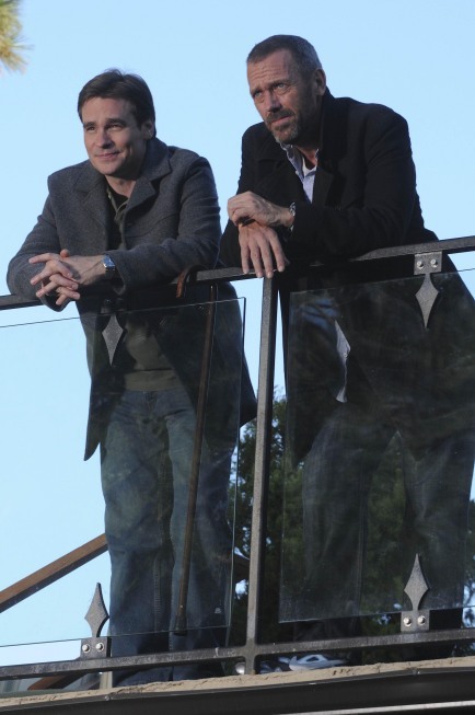 Still of Robert Sean Leonard and Hugh Laurie in Hausas (2004)