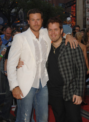 Perez Hilton and Dean McDermott at event of 2006 MuchMusic Video Awards (2006)