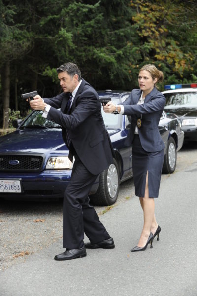 Still of Maggie Lawson and Timothy Omundson in Aiskiaregys (2006)