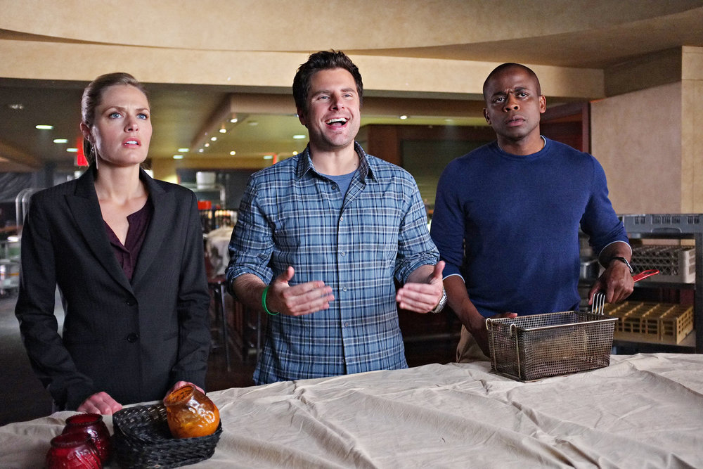 Still of Dulé Hill, Maggie Lawson and James Roday in Aiskiaregys (2006)