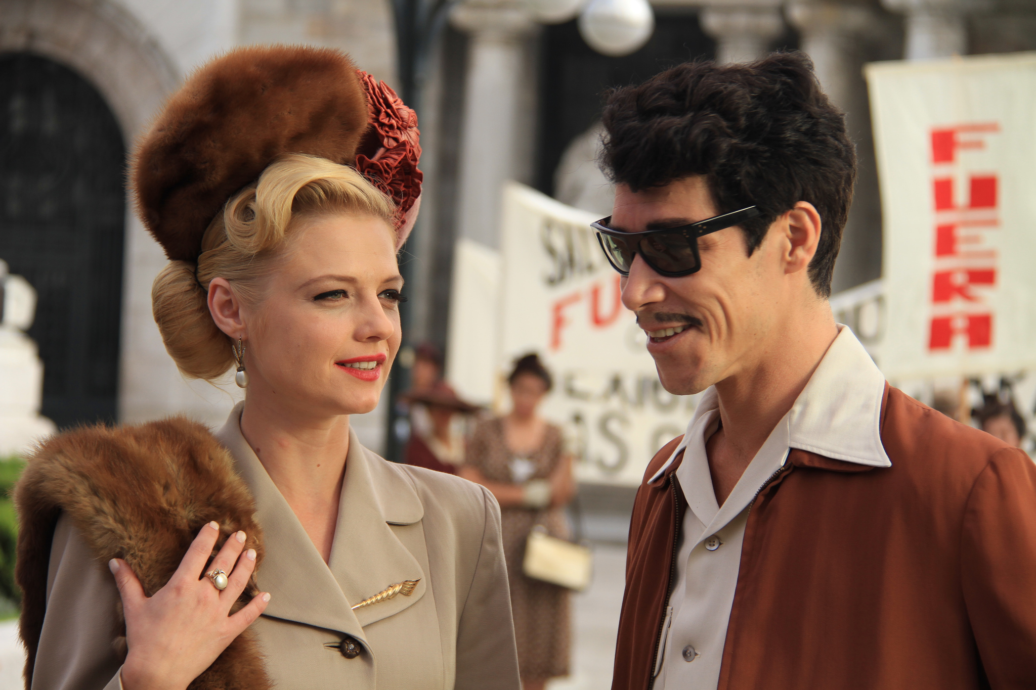 Still of Ana Layevska and Óscar Jaenada in Cantinflas (2014)