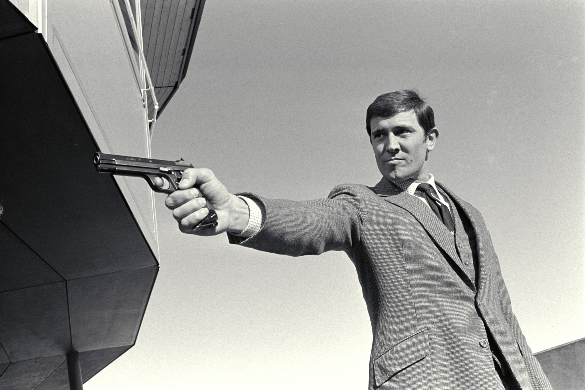 Still of George Lazenby in Everything or Nothing (2012)