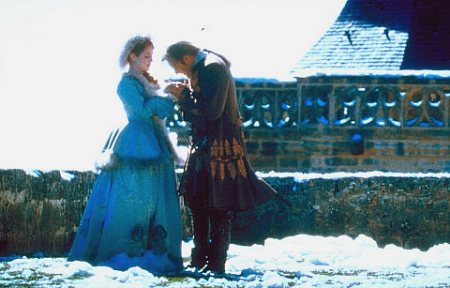 Still of Émilie Dequenne and Samuel Le Bihan in Le pacte des loups (2001)