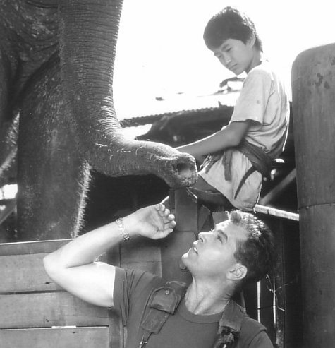 Still of Ray Liotta and Dinh Thien Le in Operation Dumbo Drop (1995)