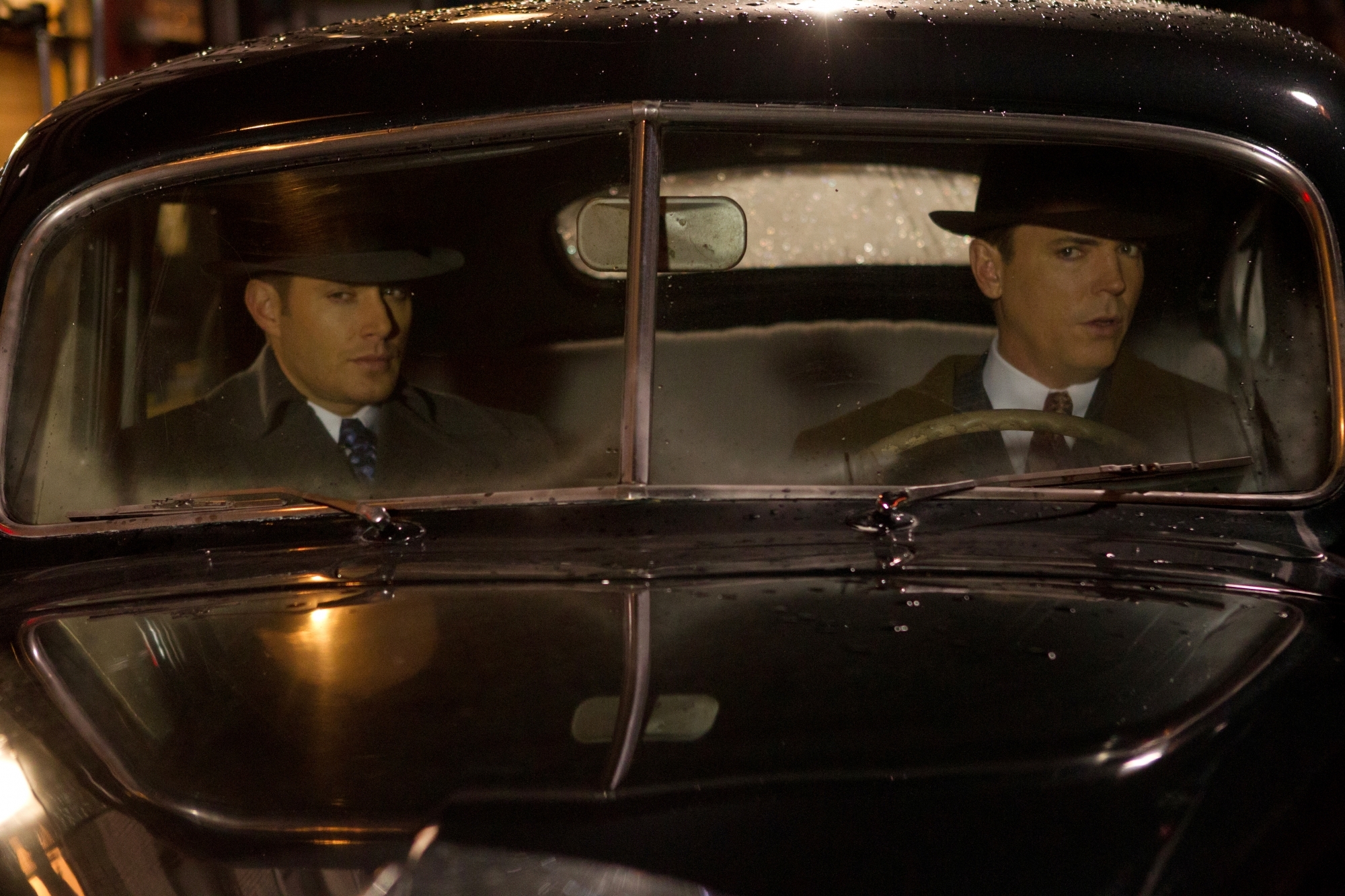 Still of Jensen Ackles and Nicholas Lea in Supernatural (2005)