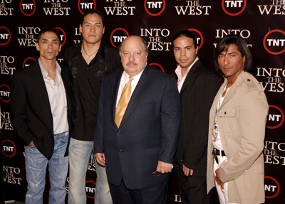 George Leach, William Mastrosimone, Zahn McClarnon, Eddie Spears and Jay Tavare at event of Into the West (2005)