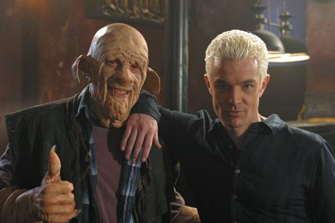 Still of James C. Leary and James Marsters in Vampyru zudike (1997)