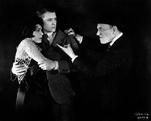Still of Lon Chaney, Lila Lee and Elliott Nugent in The Unholy Three (1930)
