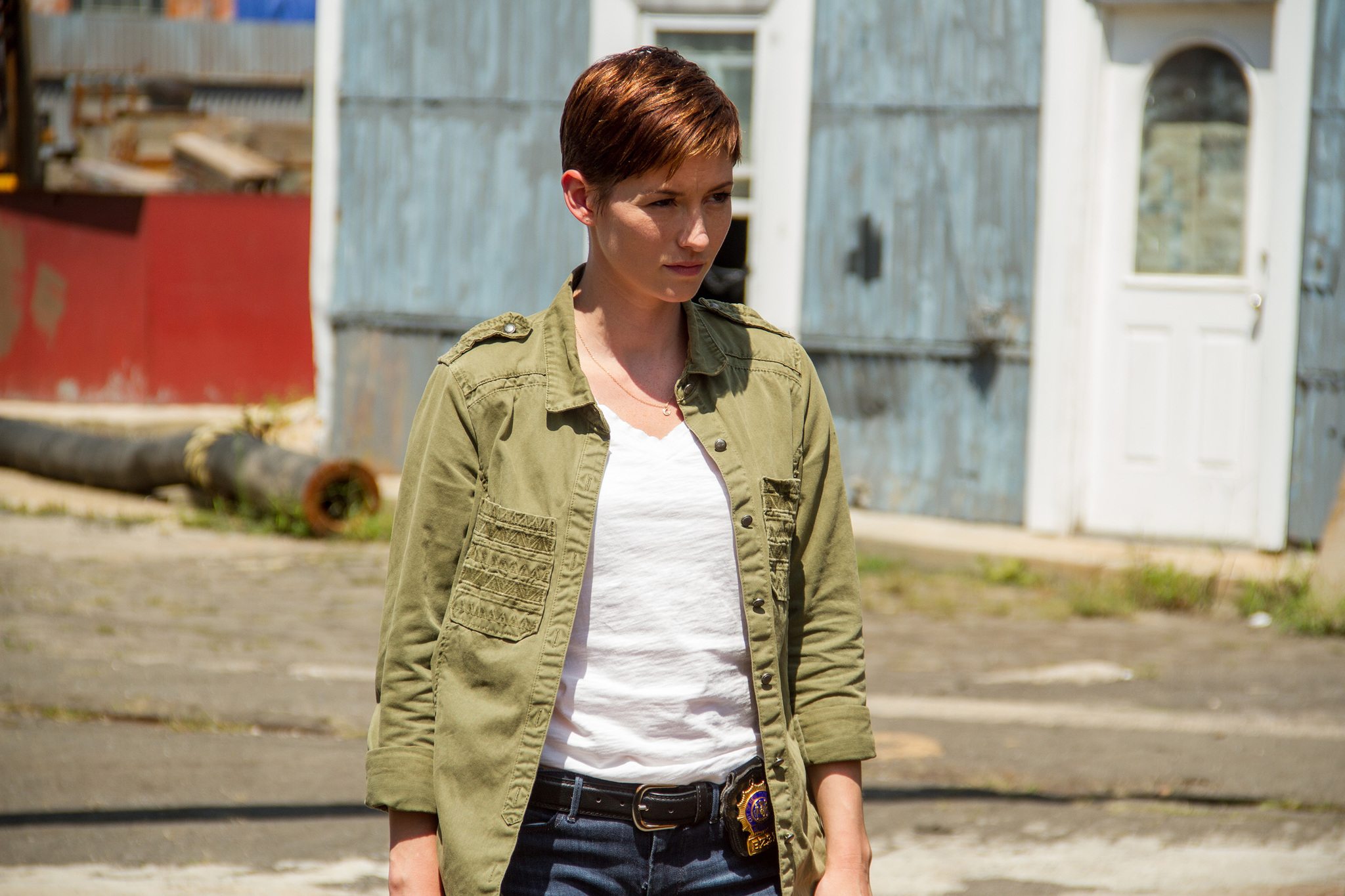 Still of Chyler Leigh and Linda Kallerus in Taxi Brooklyn (2014)