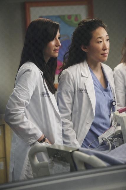 Still of Chyler Leigh and Sandra Oh in Grei anatomija (2005)