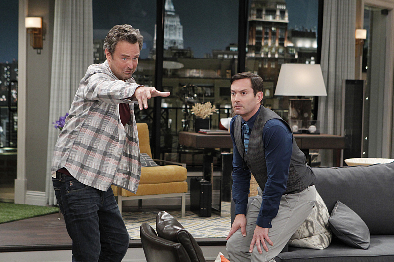 Still of Matthew Perry and Thomas Lennon in The Odd Couple (2015)