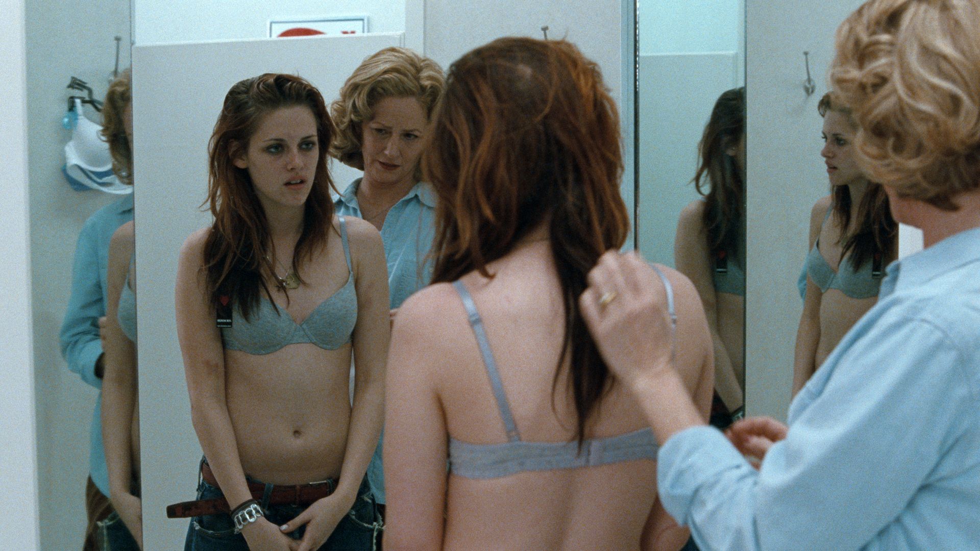 Still of Melissa Leo and Kristen Stewart in Welcome to the Rileys (2010)