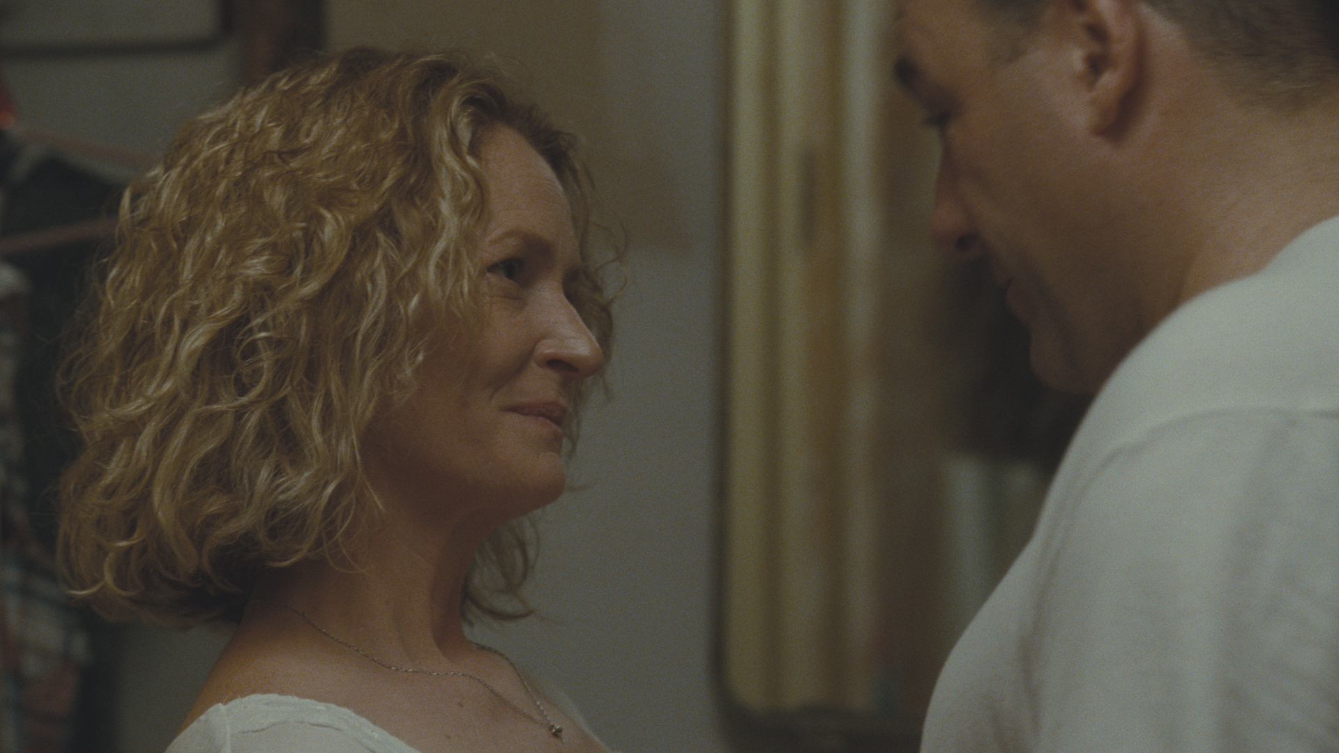 Still of James Gandolfini and Melissa Leo in Welcome to the Rileys (2010)