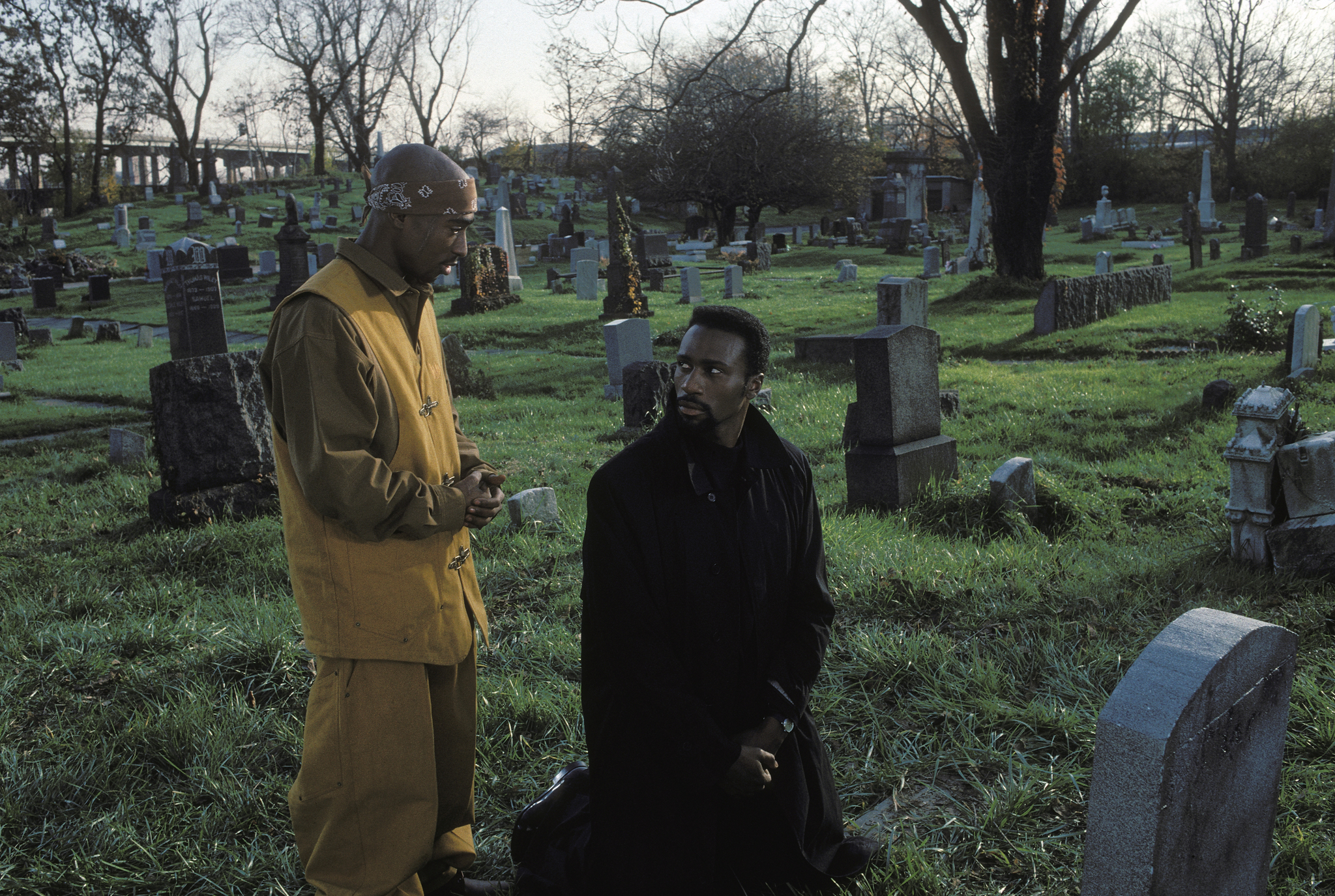 Still of Tupac Shakur and Leon in Above the Rim (1994)