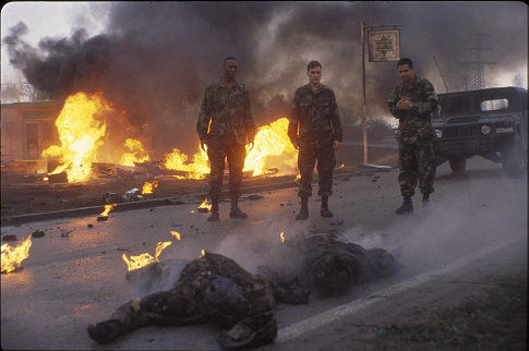Still of Joaquin Phoenix, Leon and Michael Peña in Buffalo Soldiers (2001)