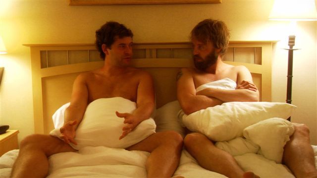 Still of Mark Duplass and Joshua Leonard in Humpday (2009)