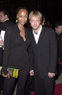 Tyra Banks and Joshua Leonard at event of Men of Honor (2000)