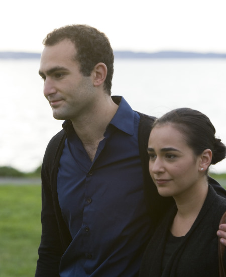 Still of Atossa Leoni and Khalid Abdalla in Begantis paskui aitvara (2007)