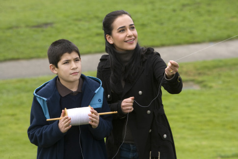 Still of Atossa Leoni and Ali Danish Bakhtyari in Begantis paskui aitvara (2007)