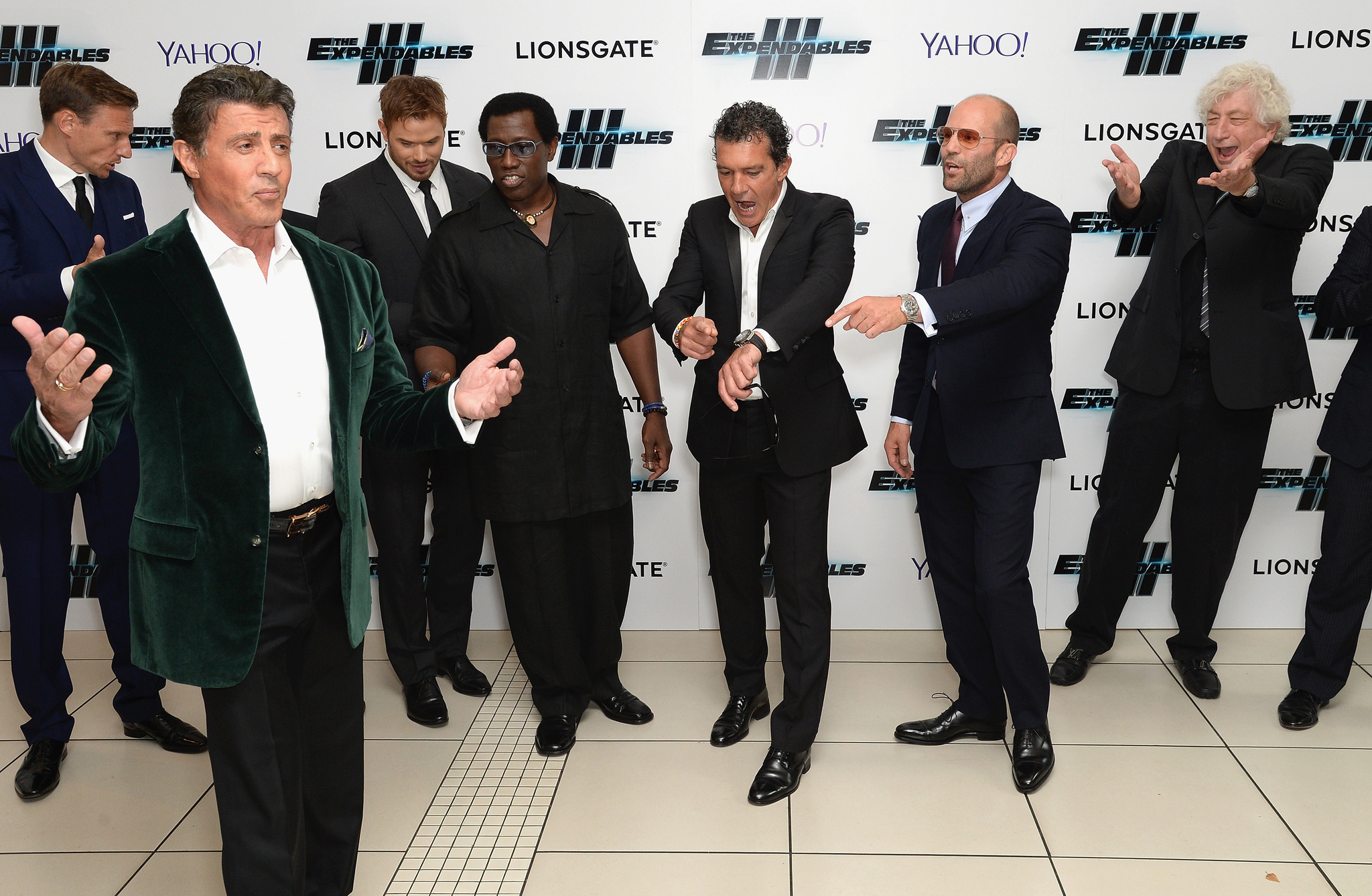 Antonio Banderas, Sylvester Stallone, Wesley Snipes, Jason Statham, Zygi Kamasa, Avi Lerner and Kellan Lutz at event of Nesunaikinami 3 (2014)