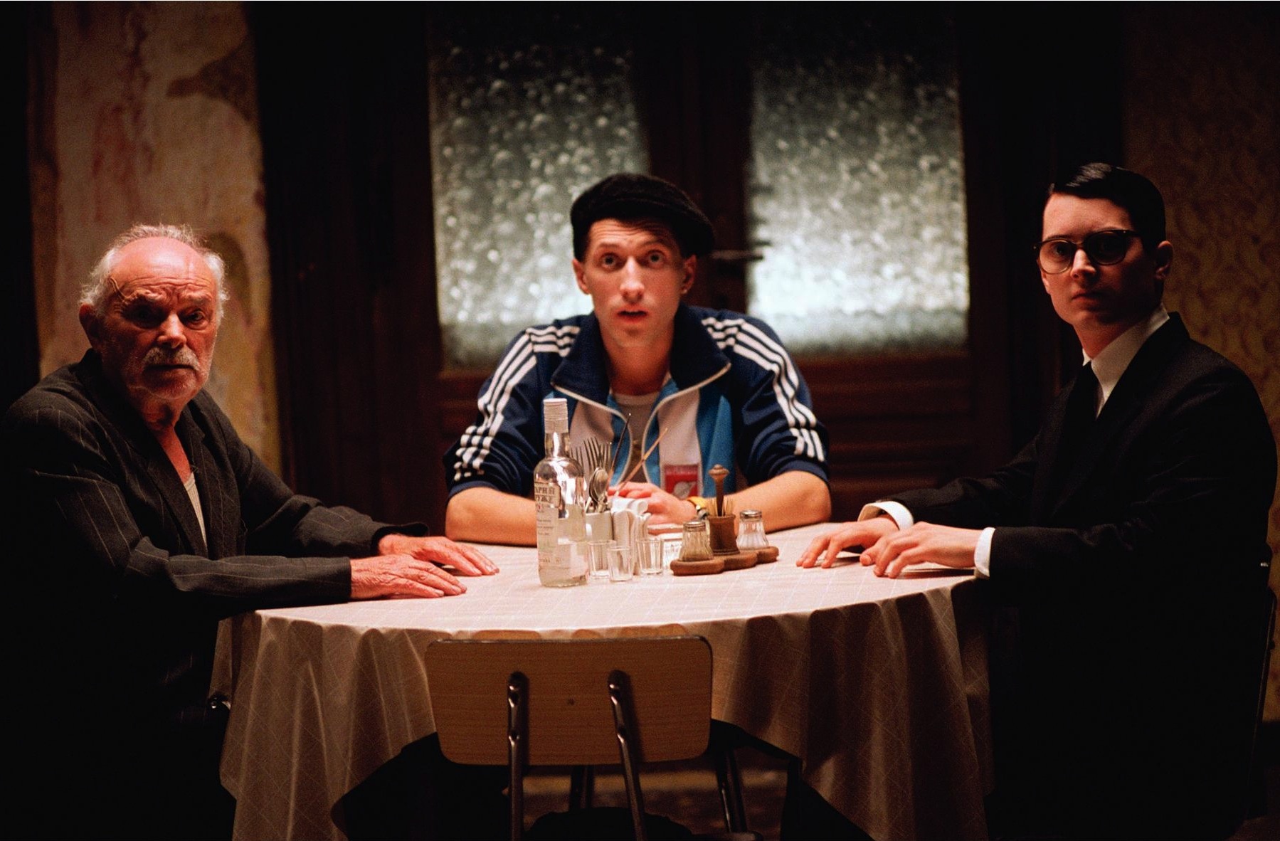 Still of Elijah Wood, Boris Leskin and Eugene Hutz in Everything Is Illuminated (2005)