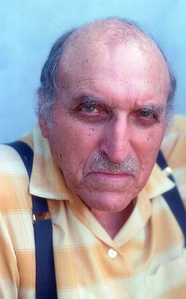 Len Lesser stars as Grandpa Sam