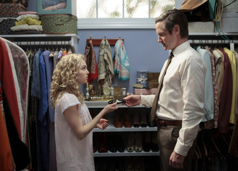 Still of Matt Letscher and AnnaSophia Robb in The Carrie Diaries (2013)