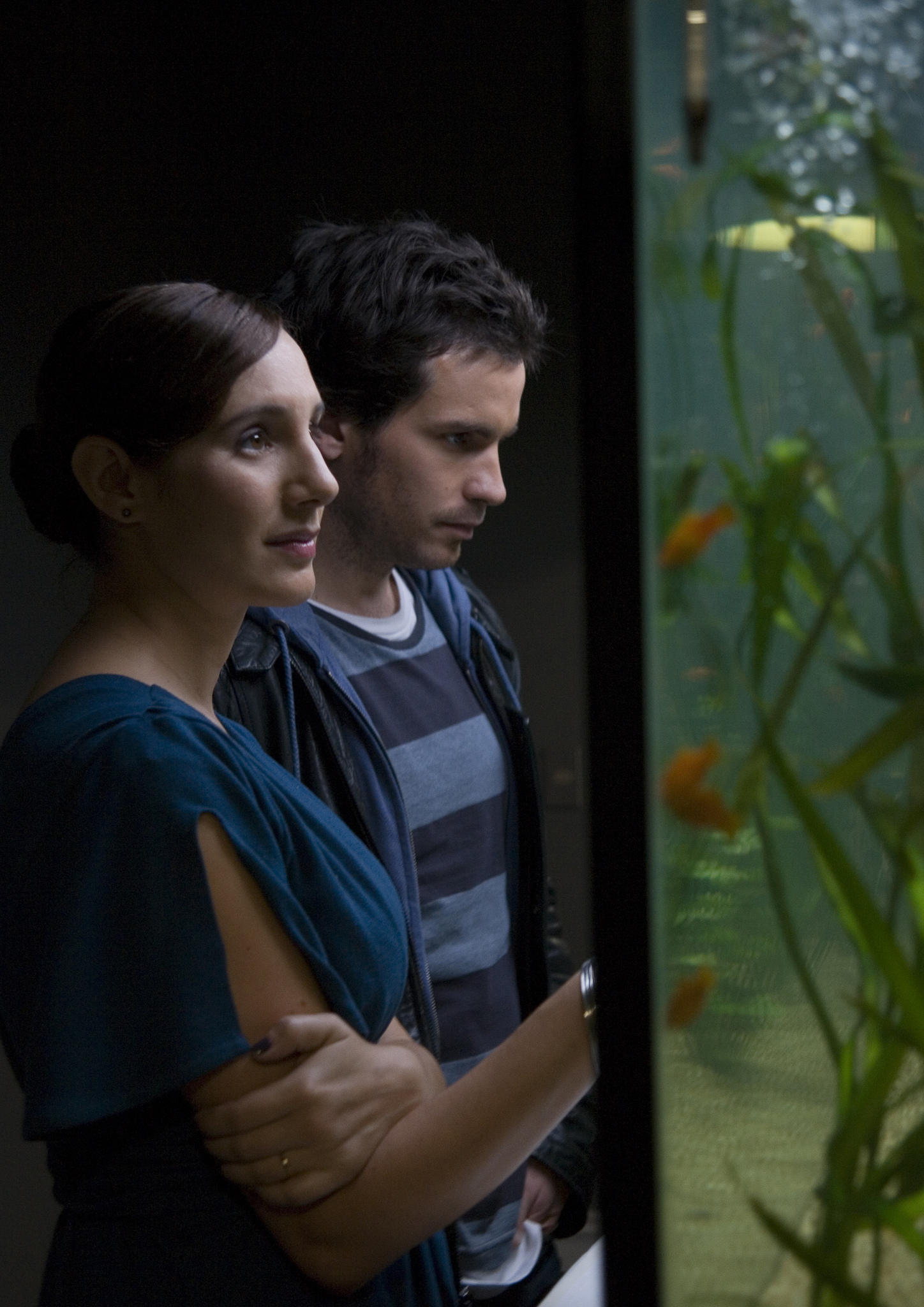 Still of Blanca Lewin and Santiago Cabrera in La vida de los peces (2010)