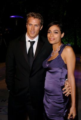 Rosario Dawson and Jason Lewis