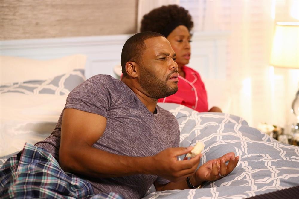 Still of Anthony Anderson and Jenifer Lewis in Black-ish (2014)