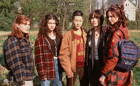 Still of Angelina Jolie, Hedy Burress, Jenny Lewis, Sarah Rosenberg and Jenny Shimizu in Foxfire (1996)