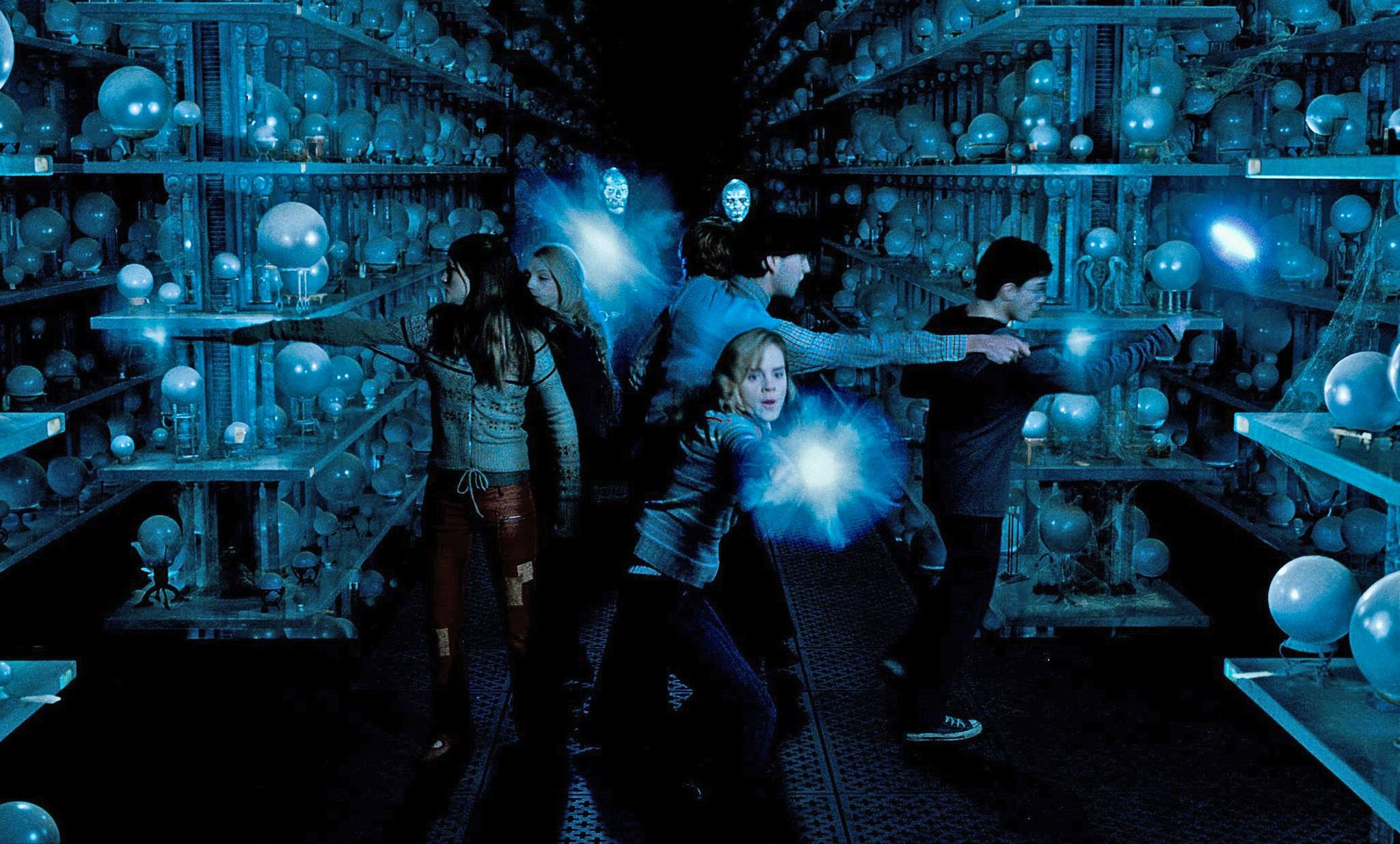 Still of Matthew Lewis, Daniel Radcliffe, Emma Watson, Bonnie Wright and Evanna Lynch in Haris Poteris ir Fenikso brolija (2007)
