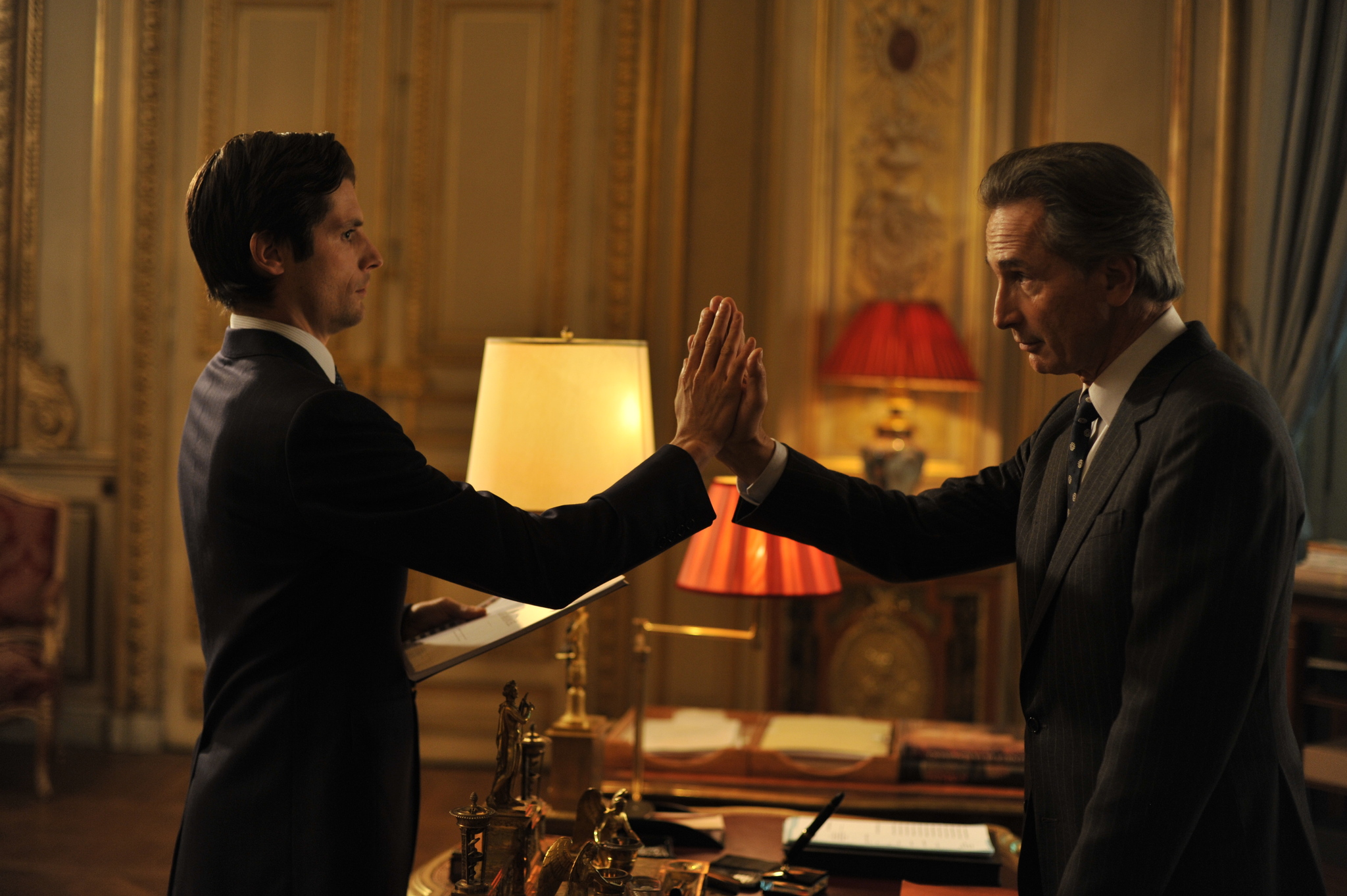 Still of Thierry Lhermitte and Raphaël Personnaz in Quai d'Orsay (2013)