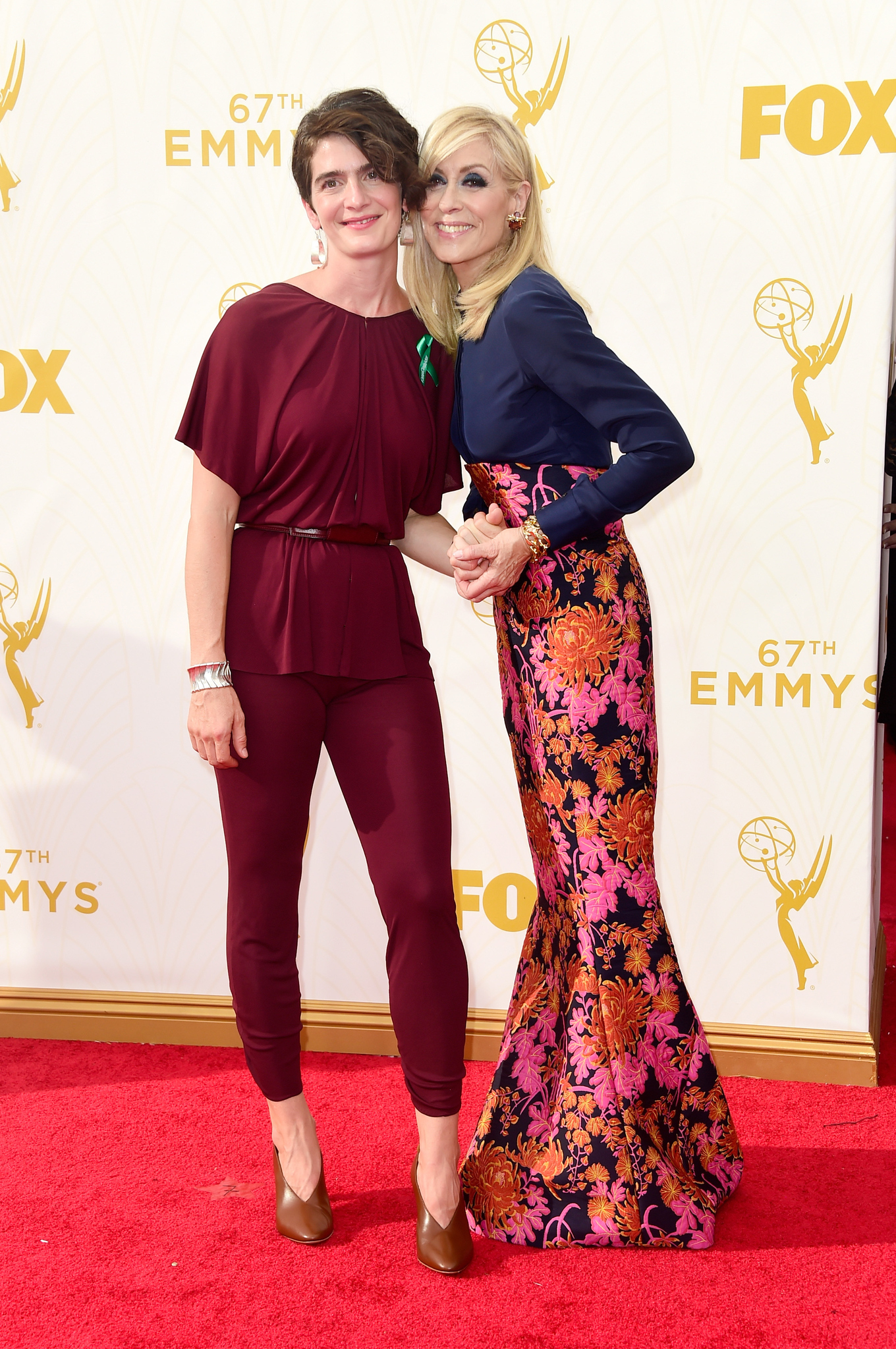 Gaby Hoffmann and Judith Light at event of The 67th Primetime Emmy Awards (2015)