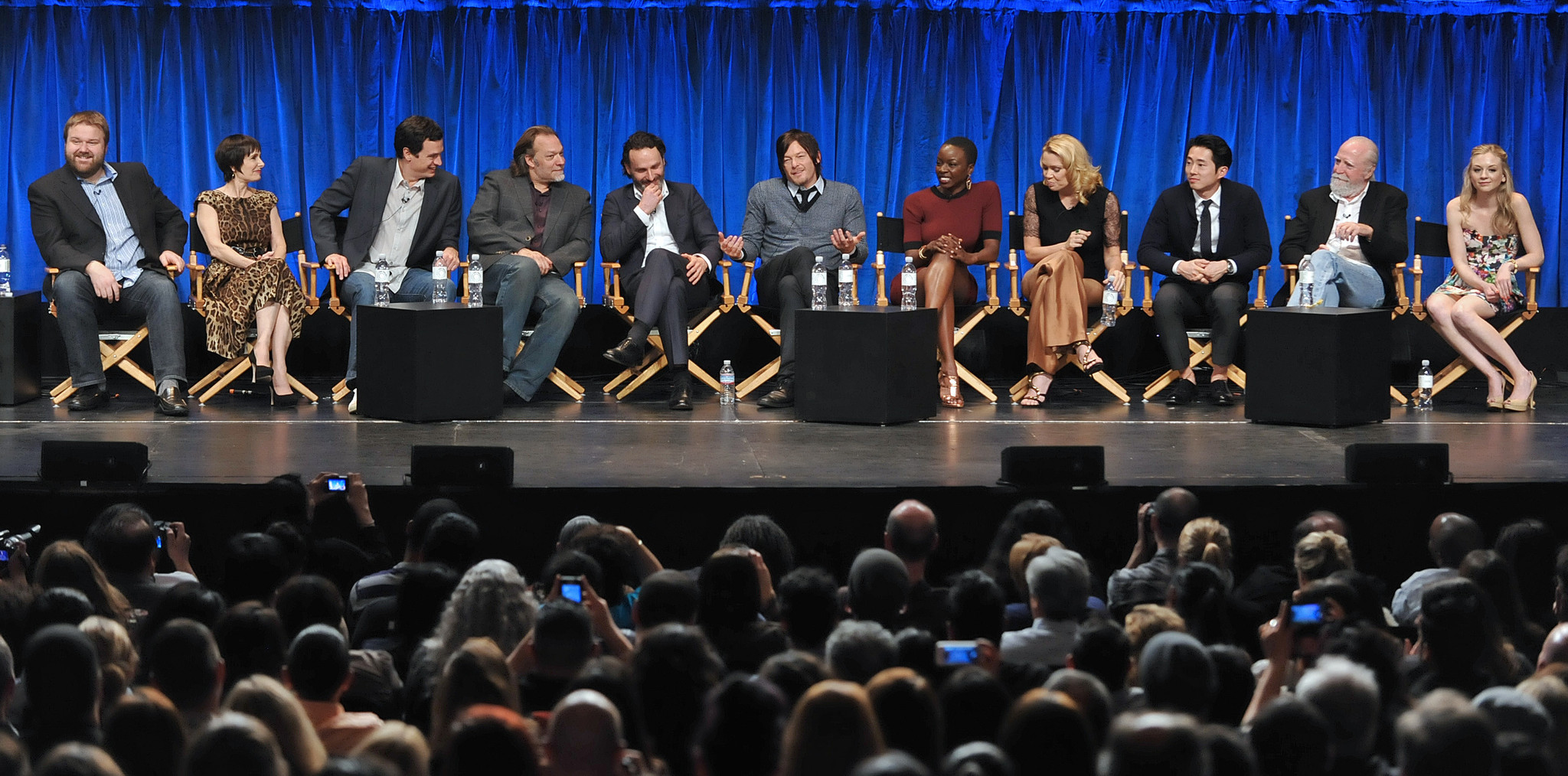 Gale Anne Hurd, Norman Reedus, Laurie Holden, Andrew Lincoln, Greg Nicotero, Scott Wilson, Danai Gurira, Emily Kinney, Robert Kirkman and Steven Yeun at event of Vaiksciojantys negyveliai (2010)