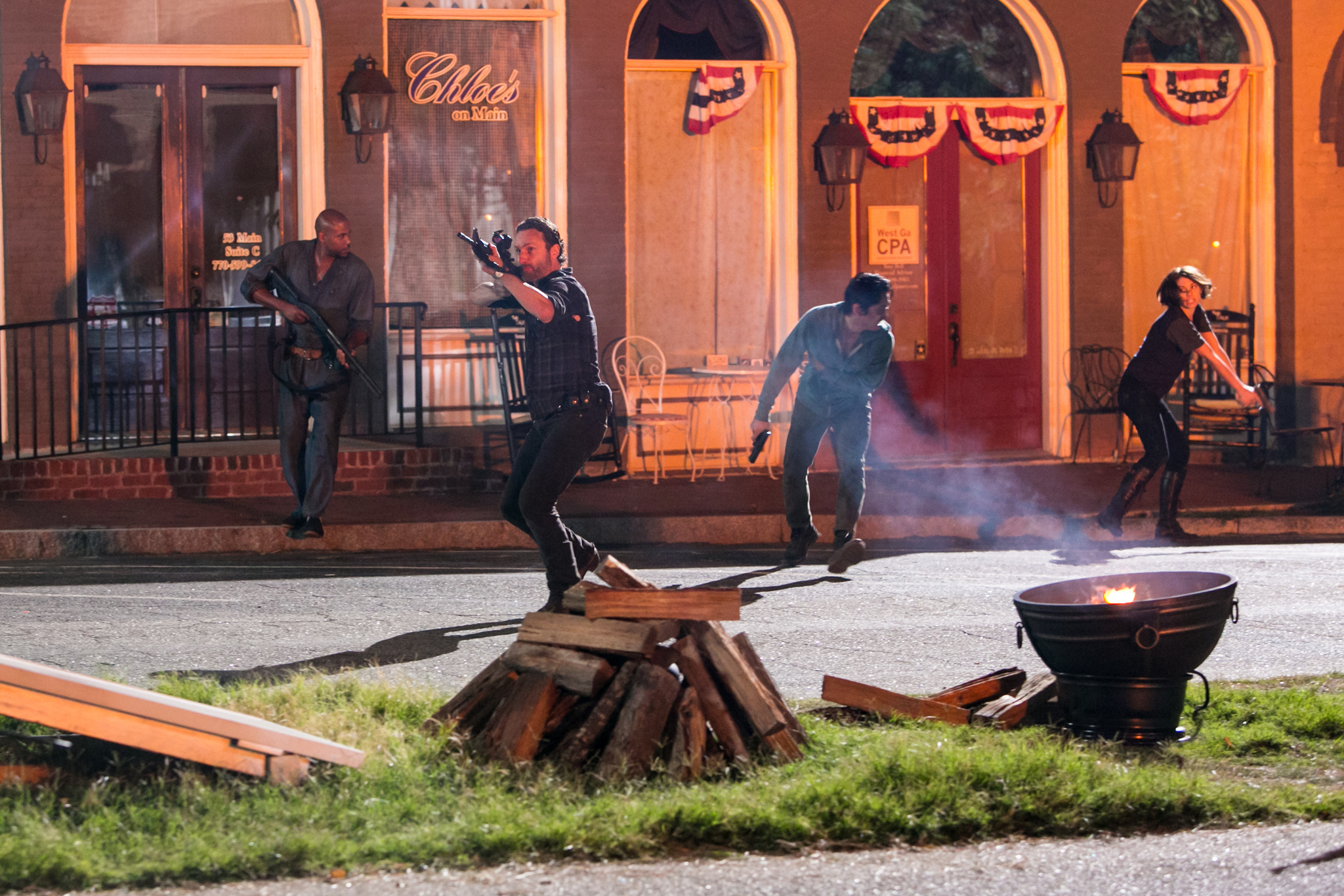 Still of Andrew Lincoln, Vincent M. Ward, Lauren Cohan and Steven Yeun in Vaiksciojantys negyveliai (2010)