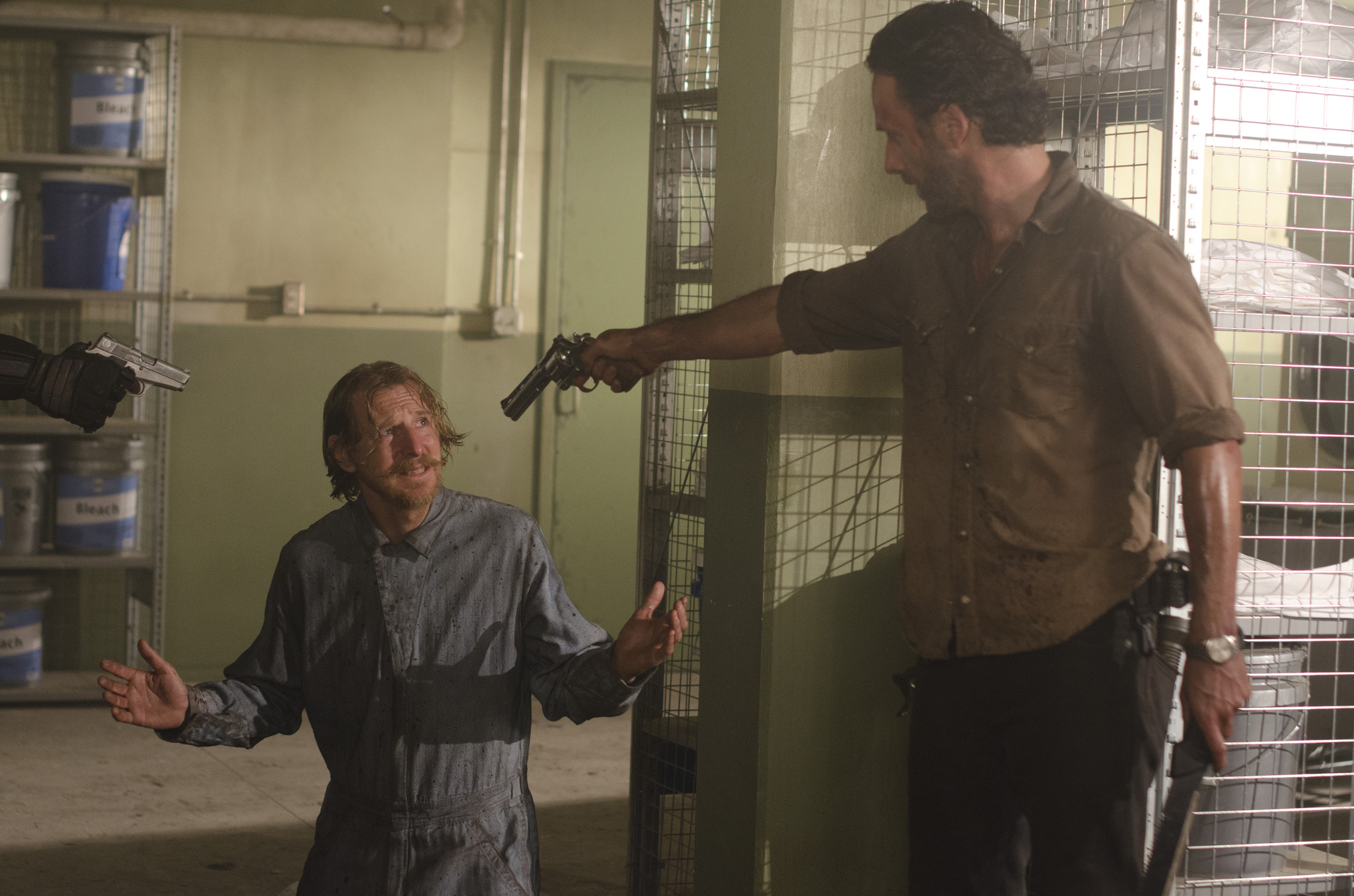 Still of Andrew Lincoln and Lew Temple in Vaiksciojantys negyveliai (2010)