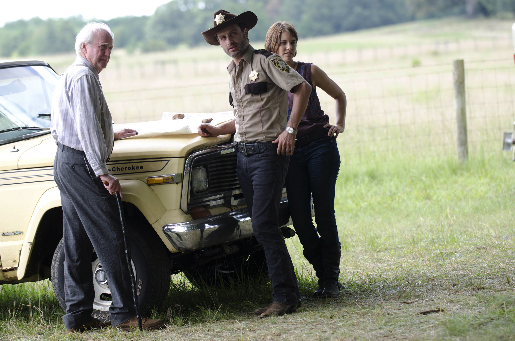 Still of Andrew Lincoln and Lauren Cohan in Vaiksciojantys negyveliai (2010)