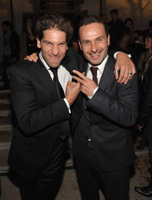 Andrew Lincoln and Jon Bernthal at event of Vaiksciojantys negyveliai (2010)