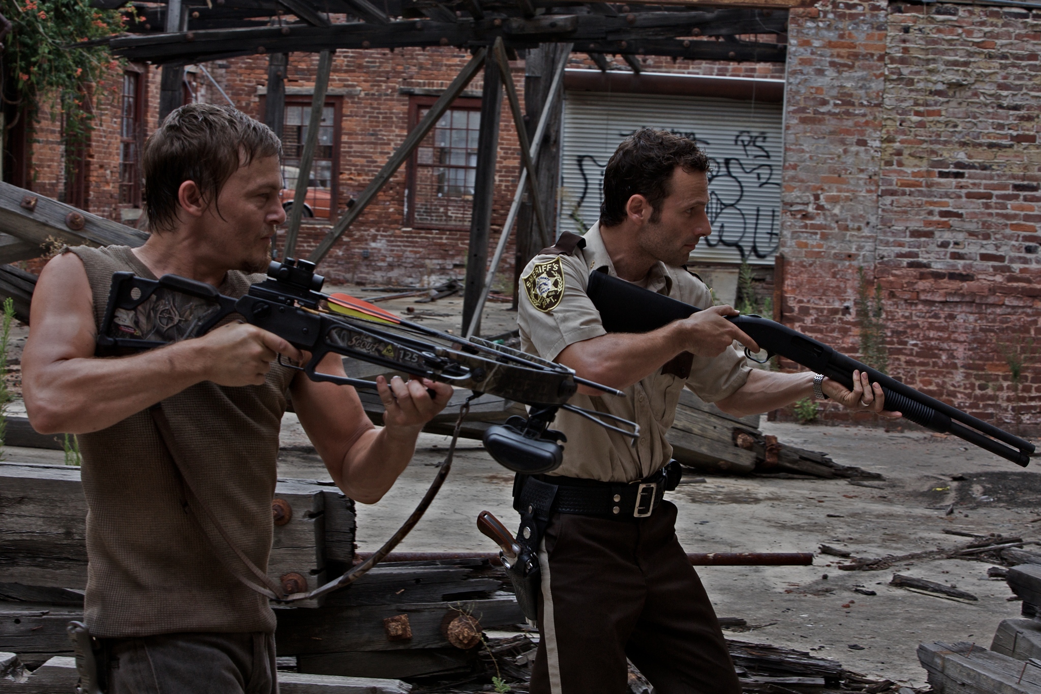 Still of Norman Reedus and Andrew Lincoln in Vaiksciojantys negyveliai (2010)