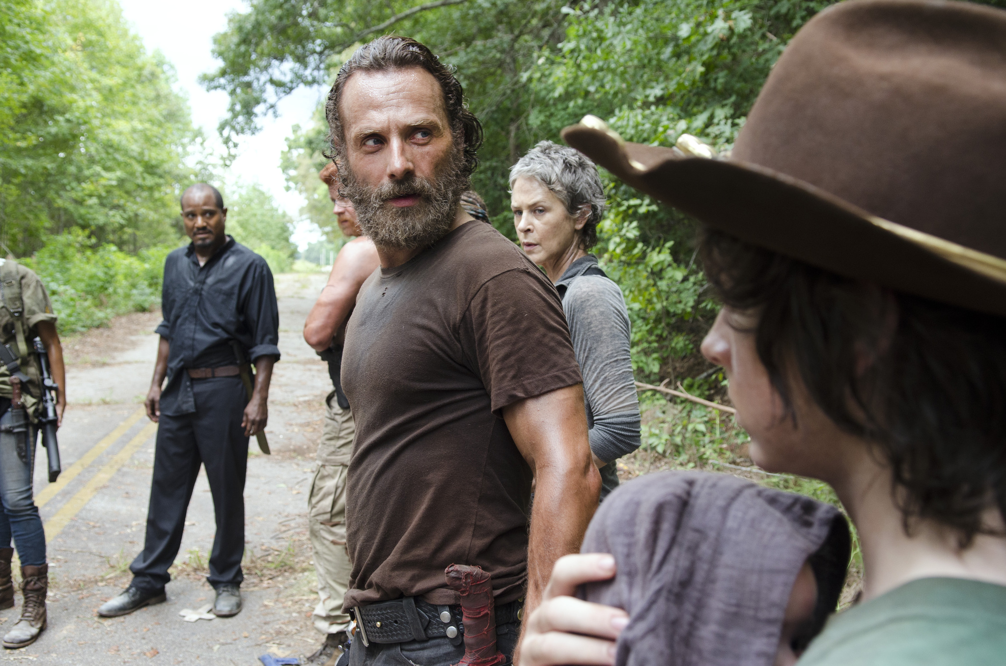 Still of Seth Gilliam, Andrew Lincoln, Melissa McBride and Chandler Riggs in Vaiksciojantys negyveliai (2010)