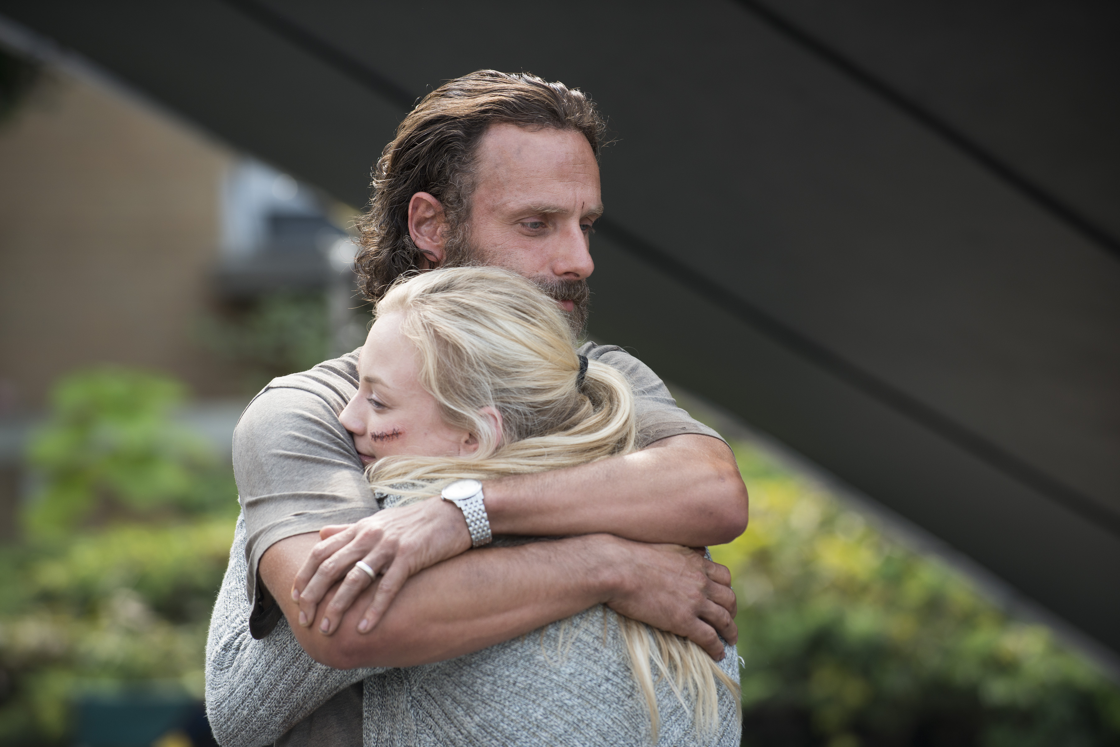 Still of Andrew Lincoln and Emily Kinney in Vaiksciojantys negyveliai (2010)