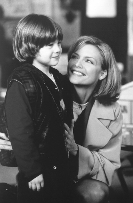 Still of Michelle Pfeiffer and Alex D. Linz in One Fine Day (1996)
