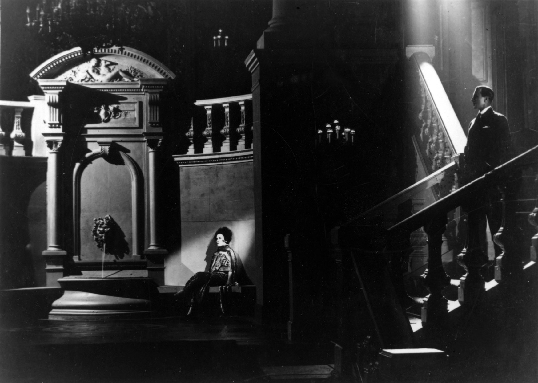 Still of Nathalie Lissenko and Ivan Mozzhukhin in Le brasier ardent (1923)